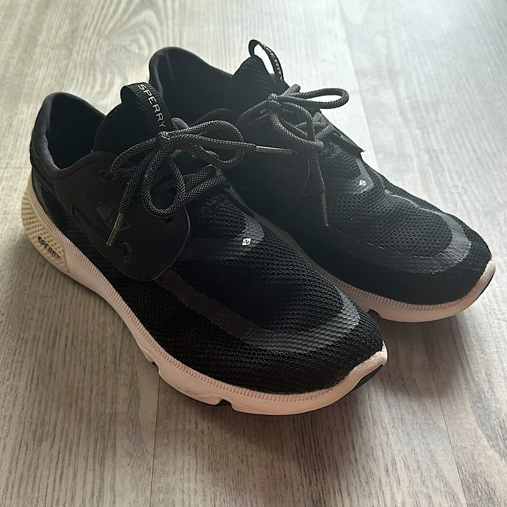 Sperry women’s athletic shoe. Size 8.